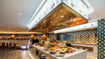 Daily buffet breakfast (CNY 48 per person)