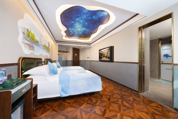 Free minibar, individually decorated, desk, laptop workspace