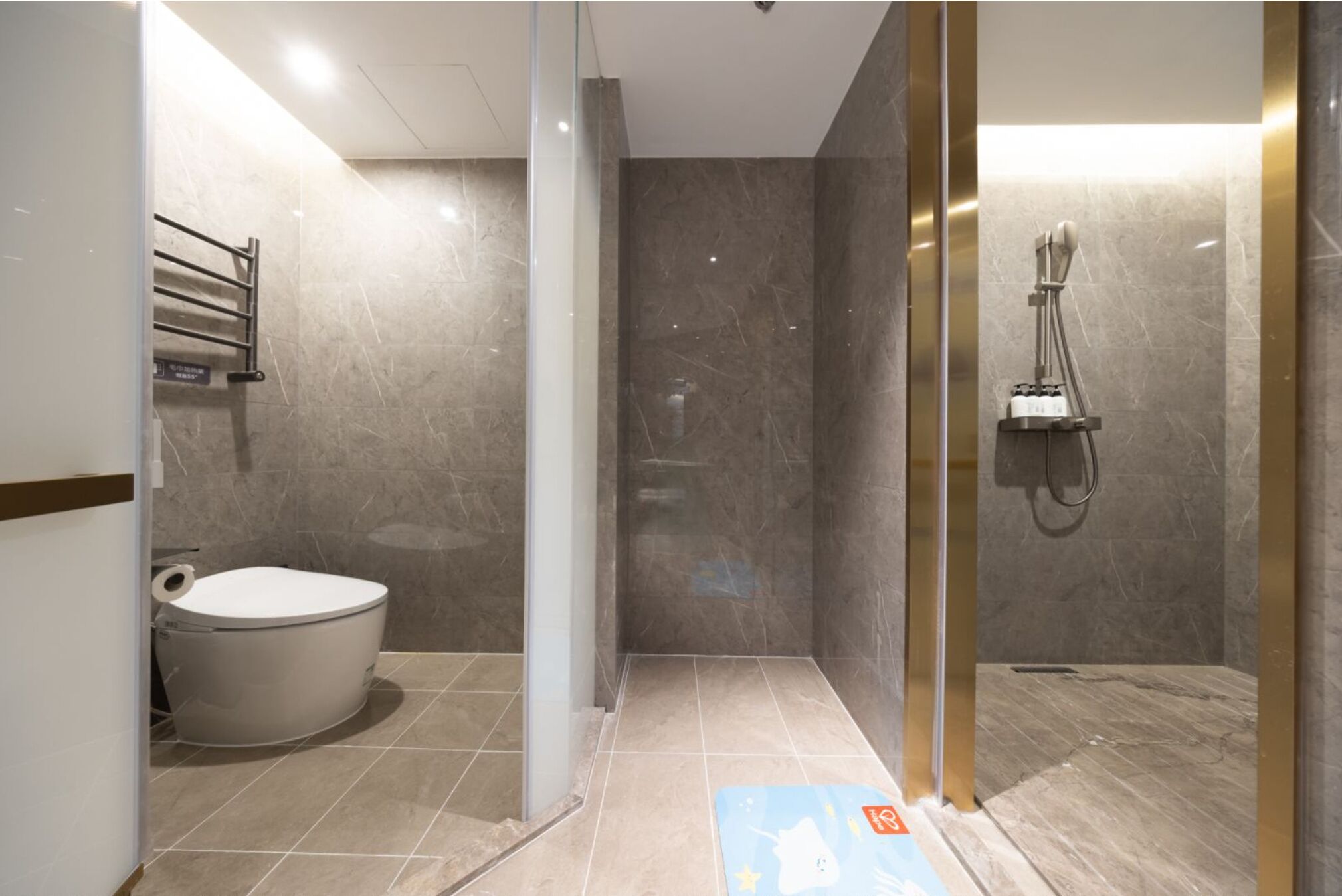 家庭四人房 | 迷你吧贈品、獨特設計、書桌、手提電腦工作空間