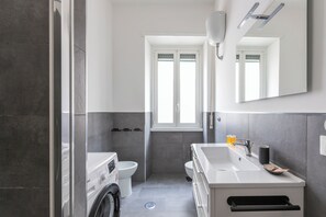 Bidet - Macedonia 30 Bright Flat (Rome)