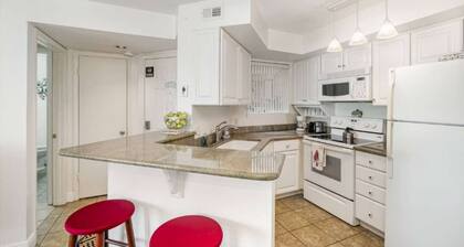 2/2 Pondview Haven - Beach 0.5mi