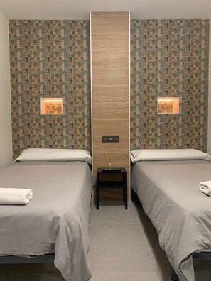 Superior Double Room, Balcony | Iron/ironing board, free cribs/infant beds, free WiFi, bed sheets - HOSTAL ACEMAR (Marbella)
