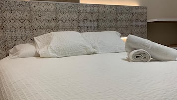 Habitación doble superior, balcón | Tabla de planchar con plancha y wifi gratis