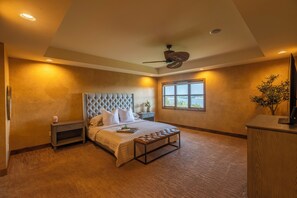 5 soverom, safe på rommet, skrivebord og strykejern/-brett