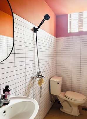 Standard Double Room, Private Bathroom, Park View | Bathroom | Slippers, soap, shampoo, toilet paper - HANOI PARK HOUSE (Hai Ba Trung)