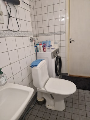 Apartment, 1 Bedroom, Balcony | Bathroom