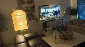 Apartment, 1 Bedroom, Balcony | Living room