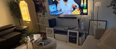 Apartment, 1 Bedroom, Balcony | Living room