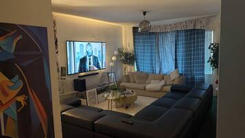 Apartment, 1 Bedroom, Balcony | Living room