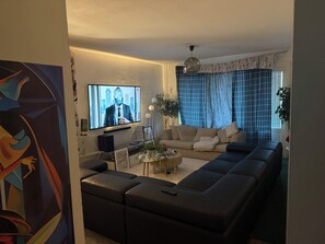Apartment, 1 Schlafzimmer, Balkon | Wohnzimmer