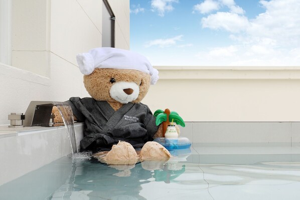 Outdoor spa tub - Brown Dot Hotel Hongseong Naepo (Hongseong)