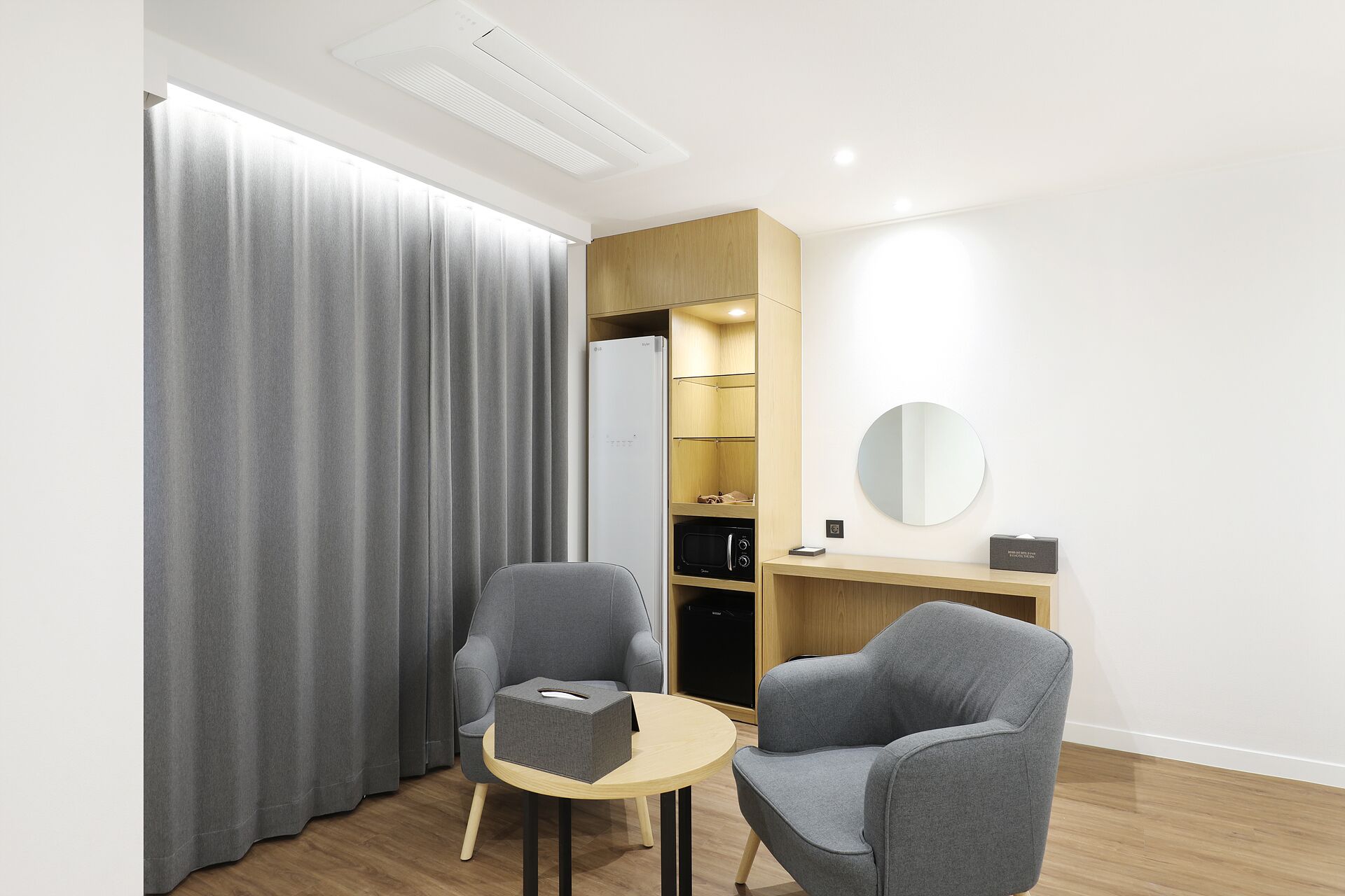 Deluxe Twin Spa-Basic occupancy: 2 people. Additional person(including infants) 10,000 KRW on site | Desk, free WiFi