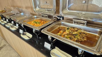 Colazione a buffet, servita nei giorni feriali (10000 KRW a persona)