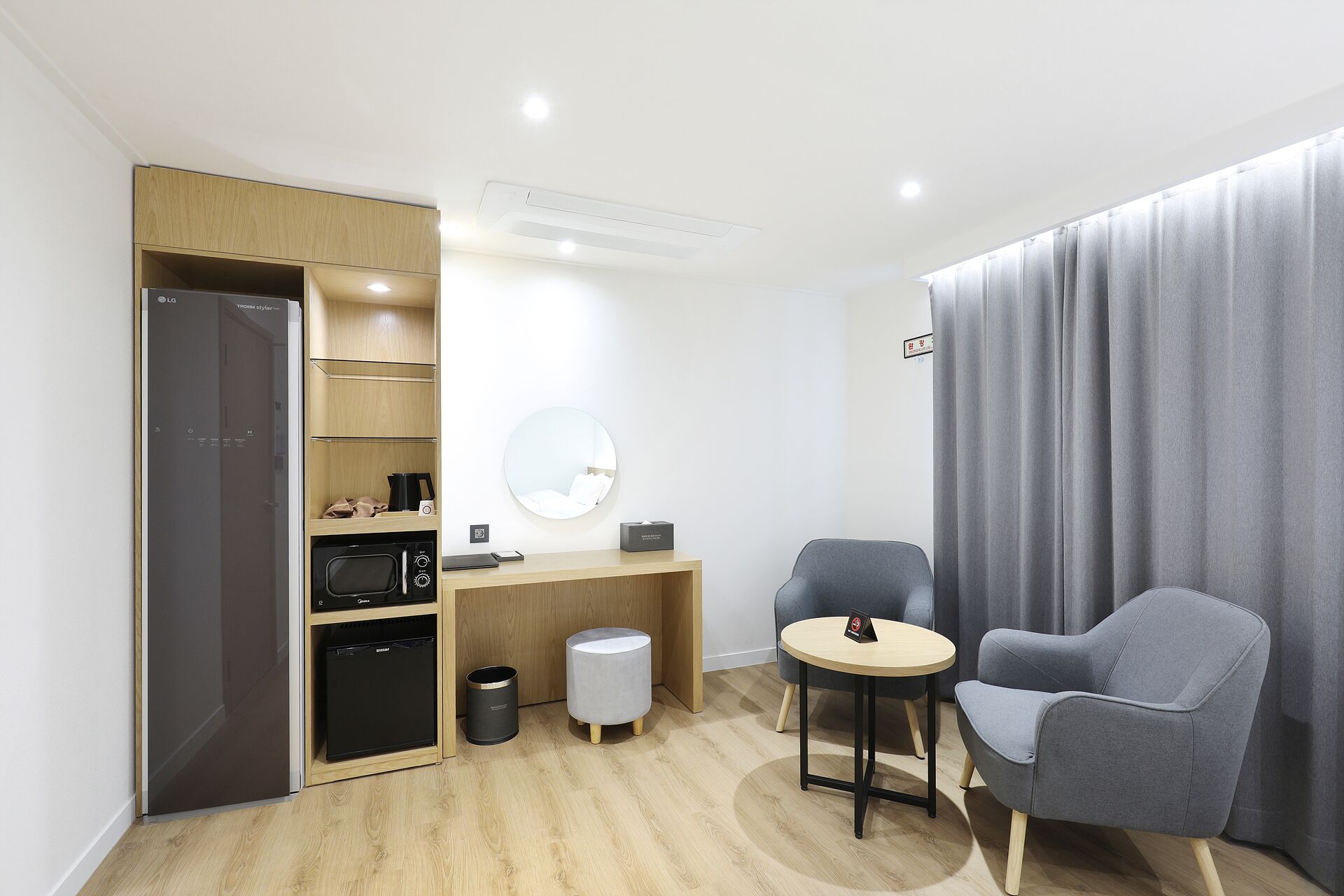 Spa Twin-Basic occupancy: 2 people. Additional person(including infants) 10,000 KRW on site | Desk, free WiFi