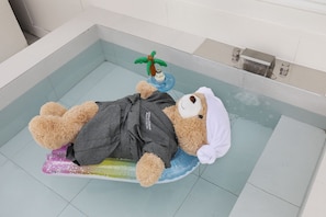 Bañera de hidromasaje al aire libre