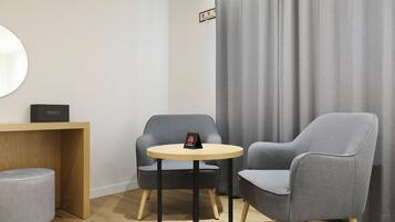 Spa Twin-Basic occupancy: 2 people. Additional person(including infants) 10,000 KRW on site | Escritorio y wifi gratis