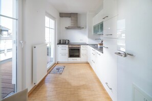 Kühlschrank, Ofen, Herdplatte, Geschirrspüler