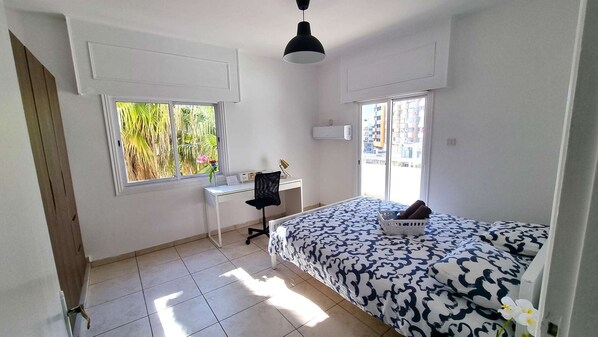 2 bedrooms, desk, iron/ironing board, WiFi