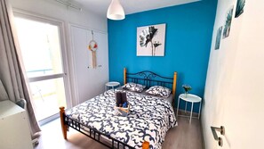 2 bedrooms, desk, iron/ironing board, WiFi