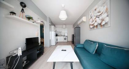 SHAK - 2Br Apt Coastal Comfort with Internet + Netflix