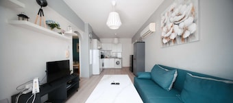 SHAK - 2Br Apt Coastal Comfort with Internet + Netflix