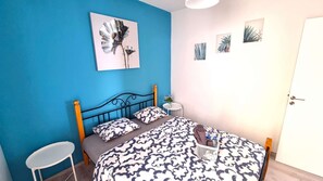 2 bedrooms, desk, iron/ironing board, WiFi