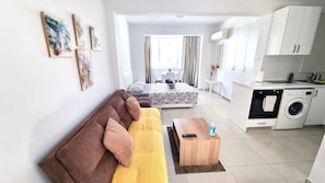 TV - Stylish Studio: 2 Minutes from Kastella Beach (Larnaca)