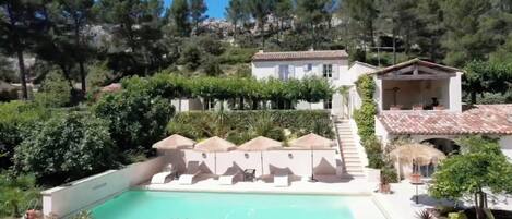 Piscina all'aperto, una piscina riscaldata