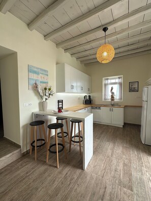 Microwave, oven, stovetop, dishwasher - Charming 2-bedroom house with WiFi, AC in brilliant Sea view private residence. (Mykonos)