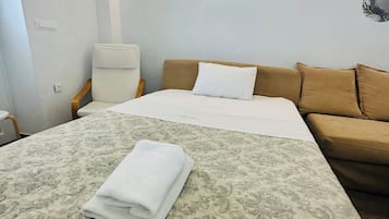 2 bedrooms, iron/ironing board, WiFi, bed sheets