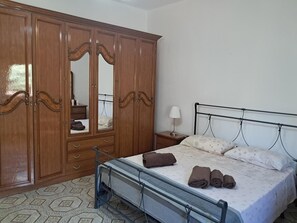 4 Schlafzimmer, Bügeleisen/Bügelbrett, kostenloses WLAN, Bettwäsche