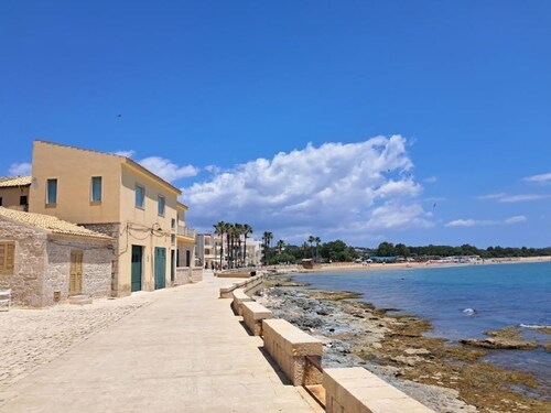 House ZUVANNI just 1.5 km from the well-known City of Scicli (RG) and 6 km from the sea