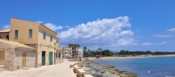 House ZUVANNI just 1.5 km from the well-known City of Scicli (RG) and 6 km from the sea