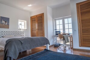 6 chambres, fer et planche à repasser, Wi-Fi, draps fournis