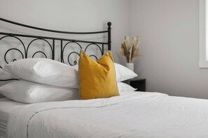 2 bedrooms, desk, iron/ironing board, free WiFi