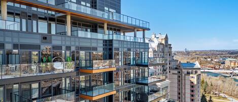 المنشأة من الخارج