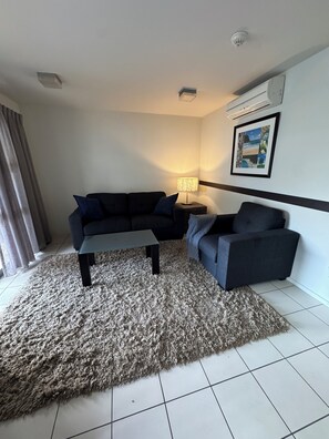 TV - Sea Spray Suites - Paihia Beachfront Complex - Unit 5 (Paihia)