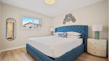 2 bedrooms, desk, iron/ironing board, WiFi (free)