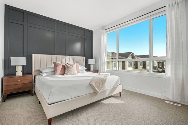 4 bedrooms, desk, iron/ironing board, free WiFi