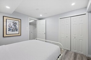 2 bedrooms, desk, iron/ironing board, free WiFi