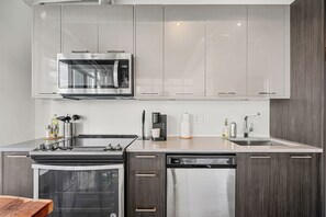 Fridge, microwave, oven, stovetop