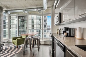 Fridge, microwave, oven, stovetop - Industrial 1BR w Office, Views, AC, XL Patio (Calgary)
