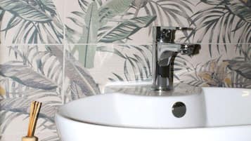 Classic Room, 1 Double Bed, Partial Sea View | Bathroom