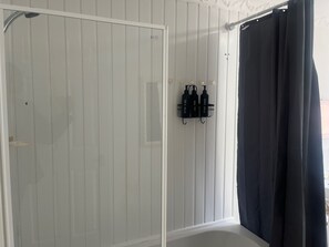 House | Bathroom | Separate bathtub and shower, deep-soaking bathtub, towels - 4-guest Charm Home W/street Parking & Wifi & Party (Leicester)