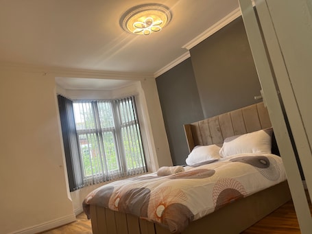 House | 2 bedrooms, bed sheets