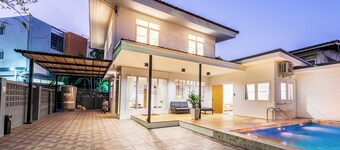 Charming 3-bedroom Pool villa with WiFi and AC in fabulous Wattana