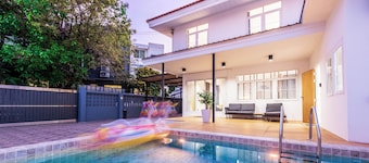 Charming 3-bedroom Pool villa with WiFi and AC in fabulous Wattana
