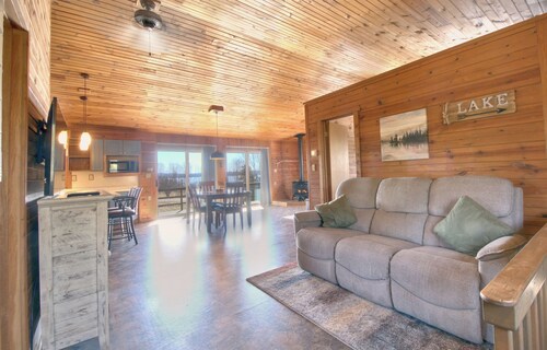 Dog-Friendly Sunny Cabin with a Big View w/Sauna!