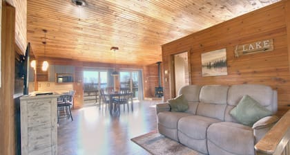 Dog-Friendly Sunny Cabin with a Big View w/Sauna!