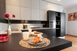 Fridge, microwave, oven, stovetop